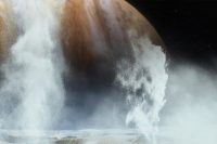 Луна Юпитера Европа выбрасывает воду из своего подземного океана в космос