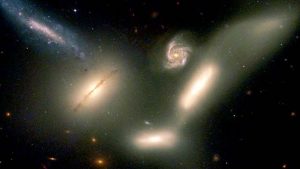Многокомпонентный выброс из галактики с активным ядром удалось идентифицировать